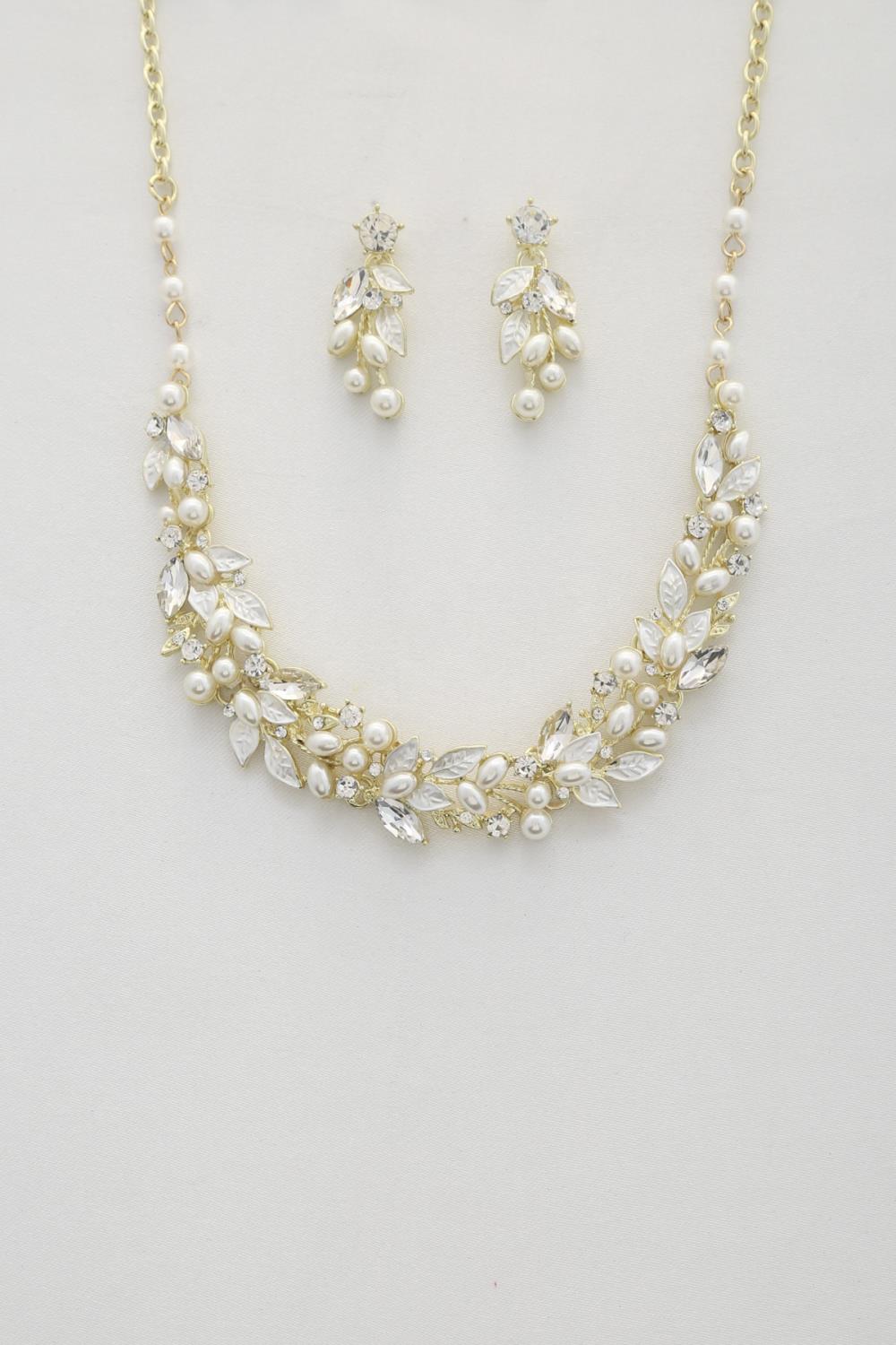 Leaf Pattern Pearl Necklace