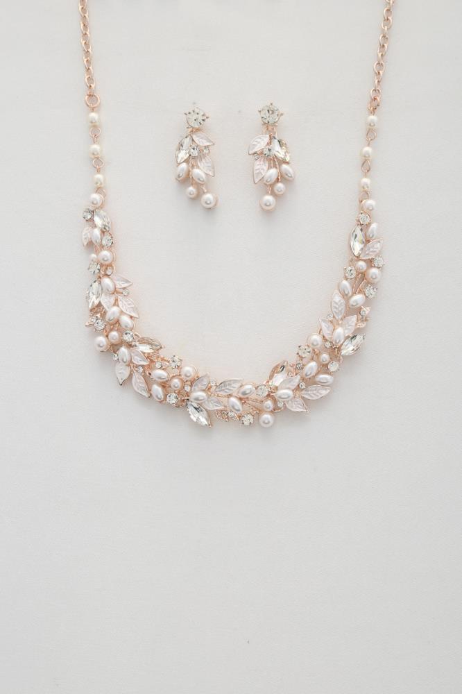 Leaf Pattern Pearl Necklace